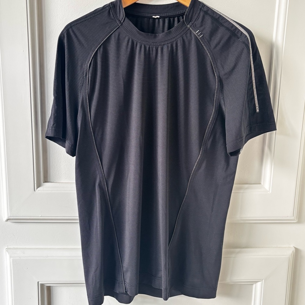 Lululemon Men’s Metal Vent Tech Short Sleeve Tee – Black/Grey, Size M